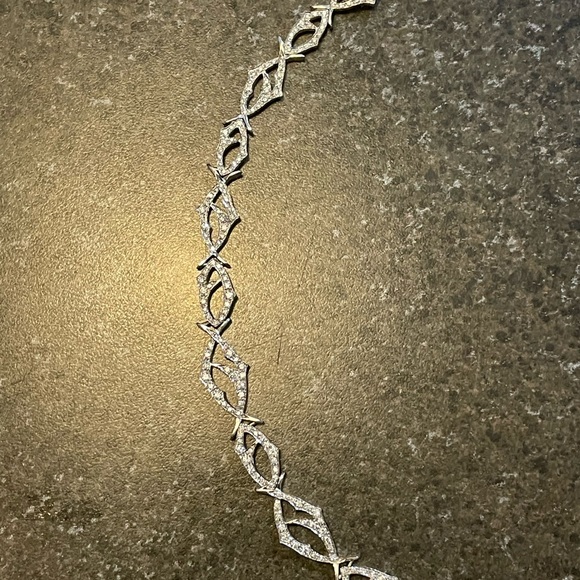 STEPHEN WEBSTER ROSE & THORN DIAMOND NECKLACE EXCELLENT PRISTINE CONDITION!! - Picture 7 of 16